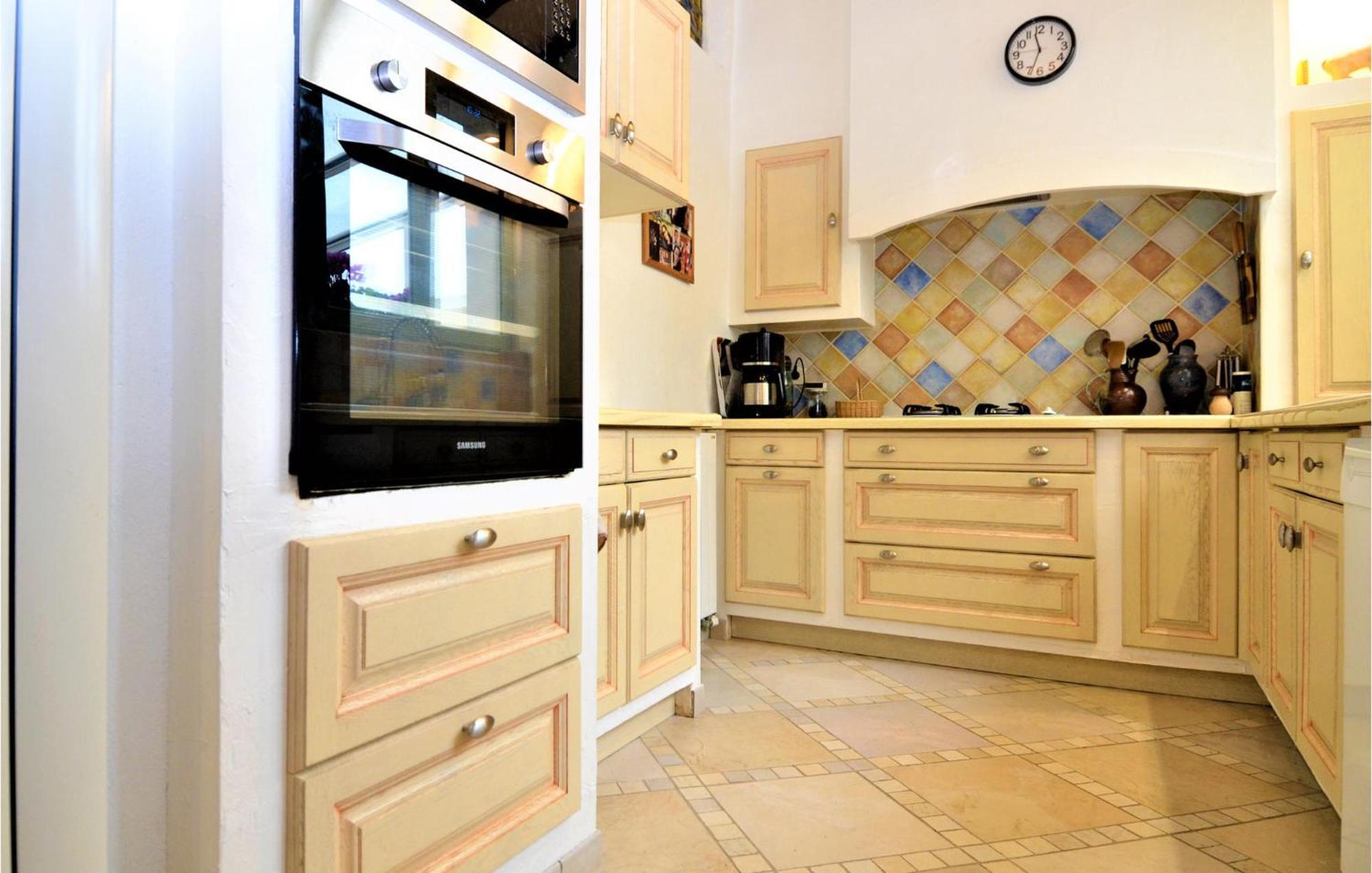4 Bedroom Lovely Home In Marguerittes Kültér fotó