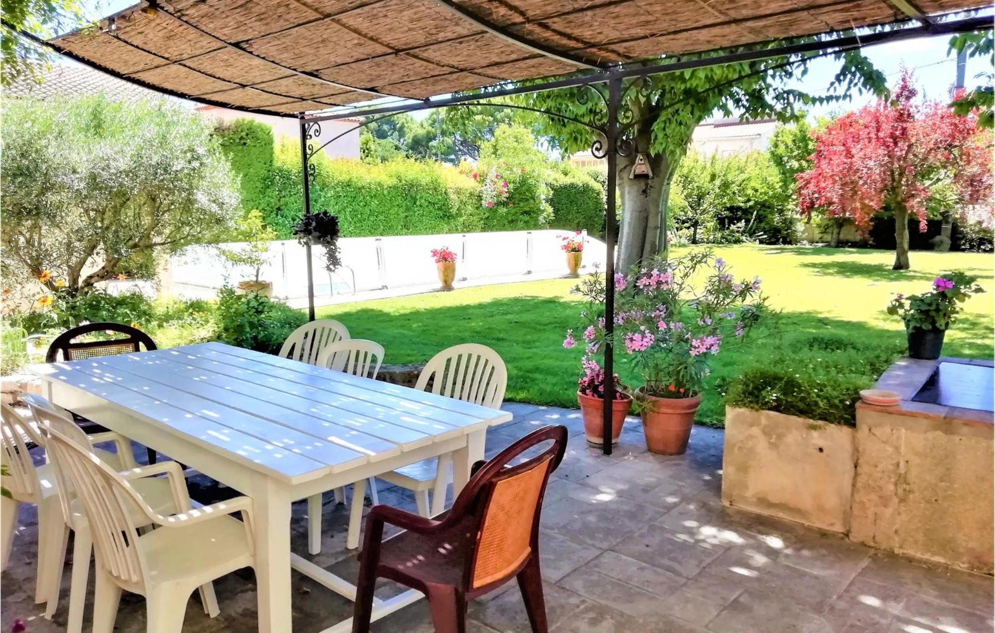4 Bedroom Lovely Home In Marguerittes Kültér fotó